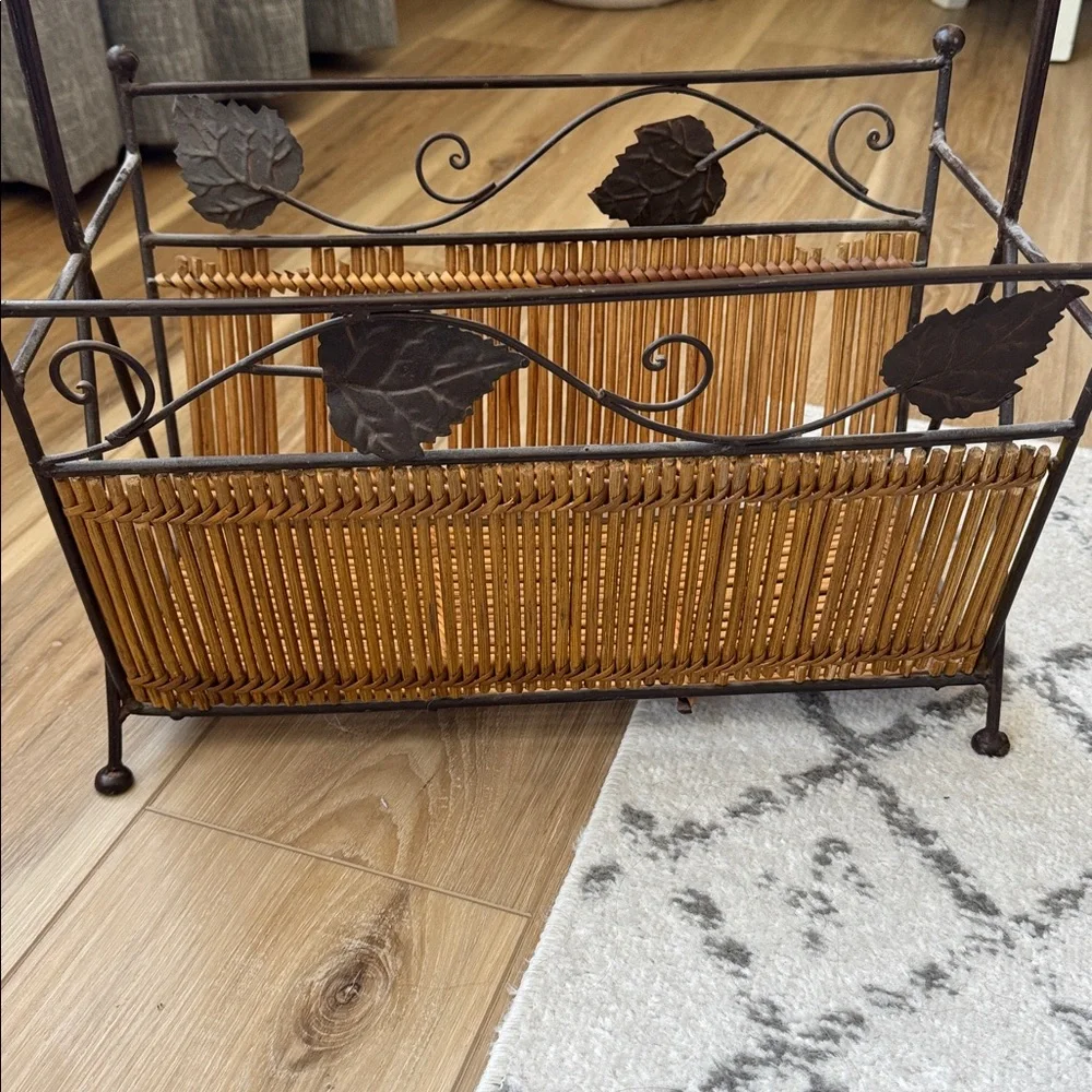 VINTAGE PIER 1 IMPORTS MAGAZINE HOLDER